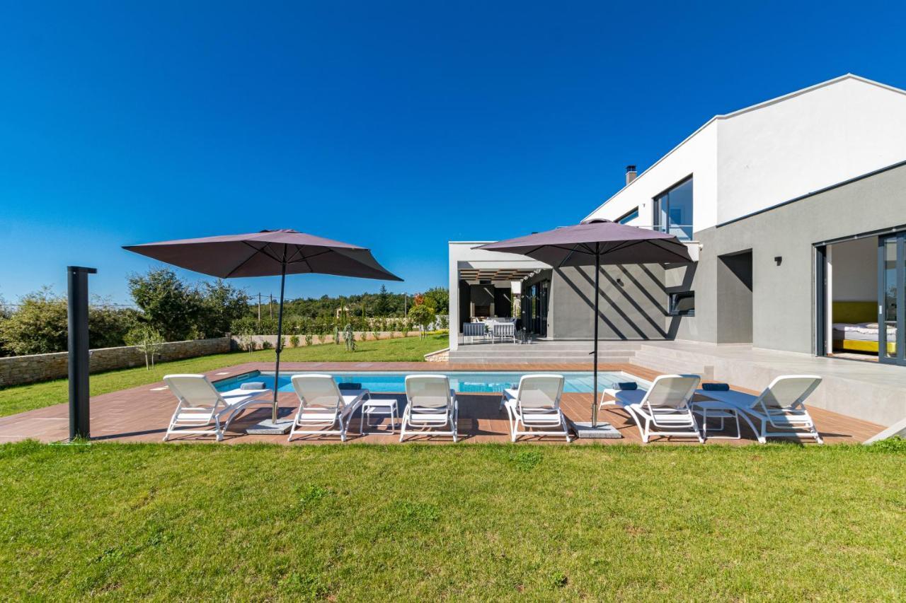 Villa Sabina Visnjan Bagian luar foto
